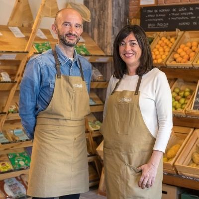 Propietarios del supermercado ecológico El DesaBIO